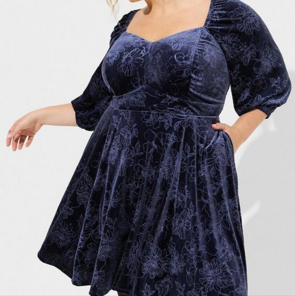 Torrid Navy Velvet Dress, New with tags!